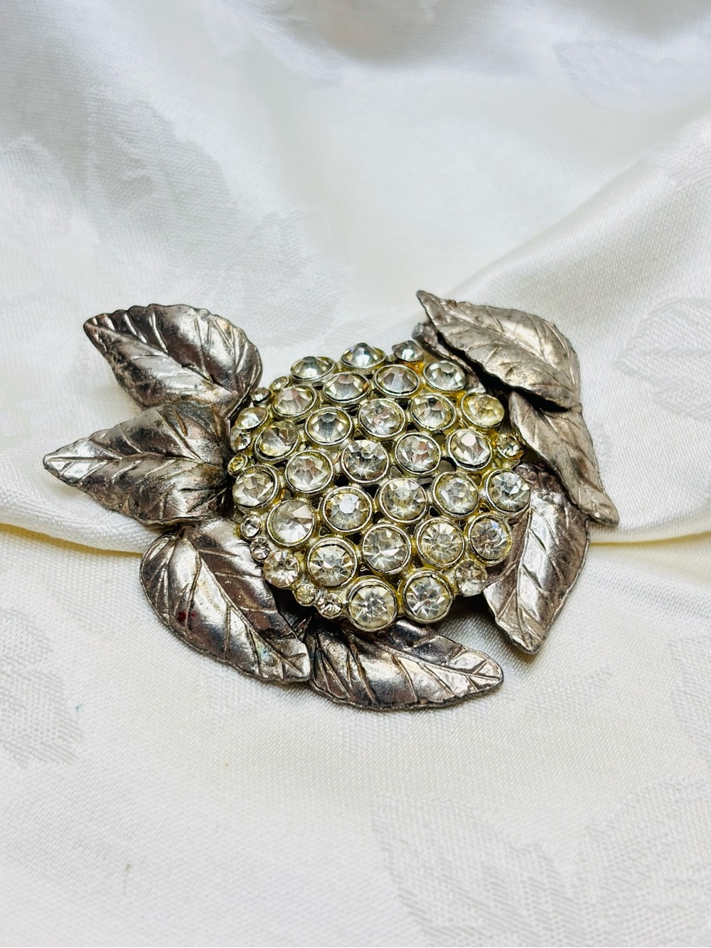 Vintage 40s Flower Cluster Brooch Kantor Novelty Company New York